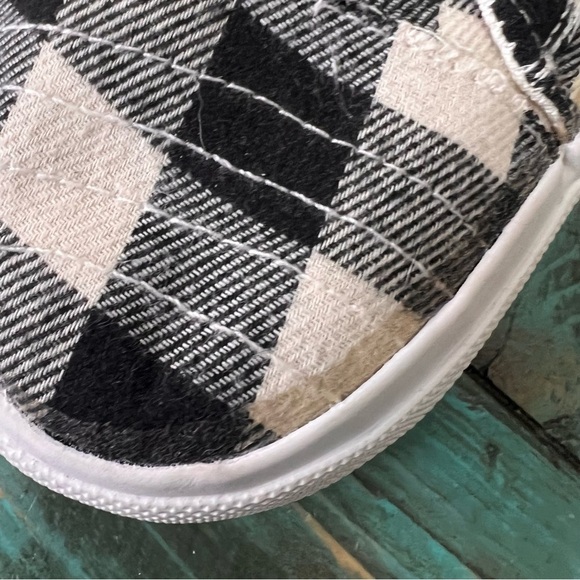 Tommy Bahama Black & White Plaid High Top Sneakers with Sherpa Size 10 - Picture 4 of 10